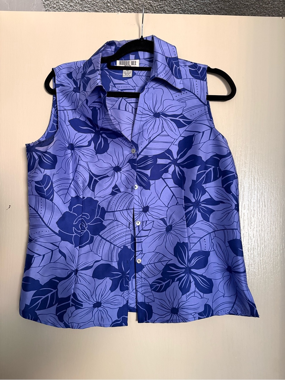 Vintage 100% Silk Robbie Bee Sleeveless Floral Button-Up Top